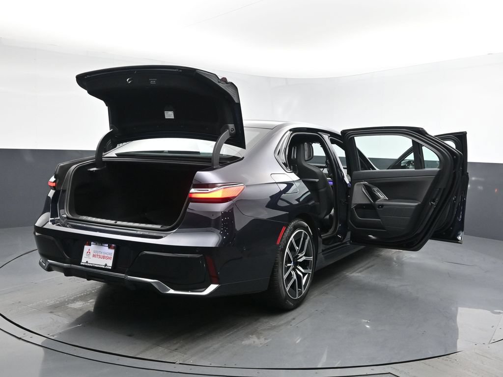 Used 2025 BMW 740i xDrive AWD/4WD image 34