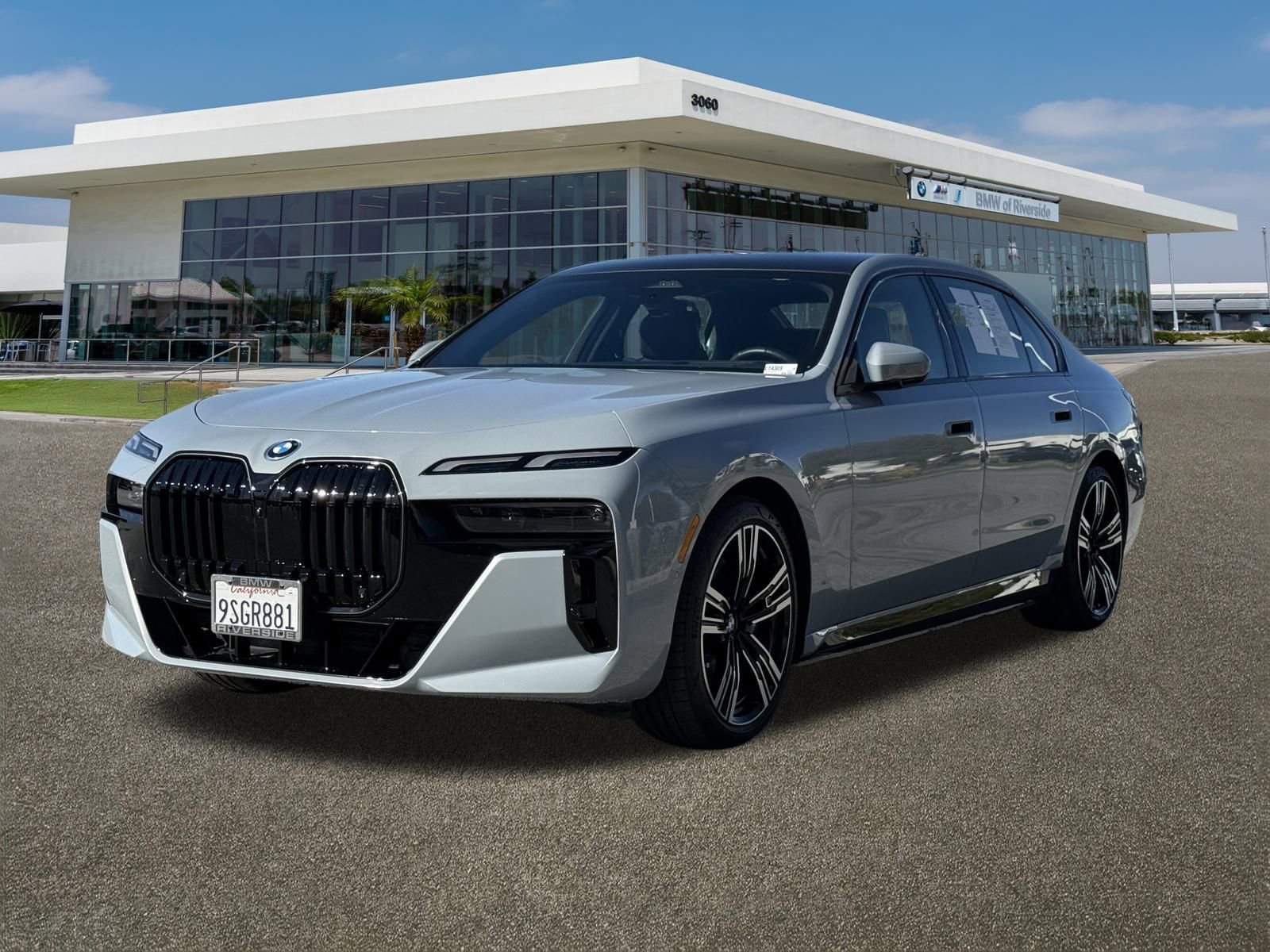 Used 2025 BMW i7 eDrive50 w/ M Sport Package image 5