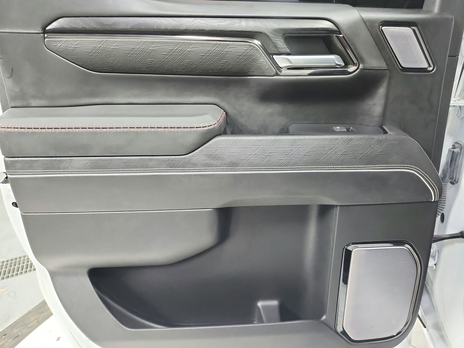 Used 2023 GMC Sierra 1500 AT4X image 41