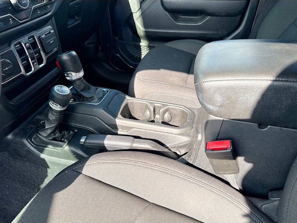 Certified 2023 Jeep Wrangler Unlimited w/ Convenience Group AWD/4WD image 26