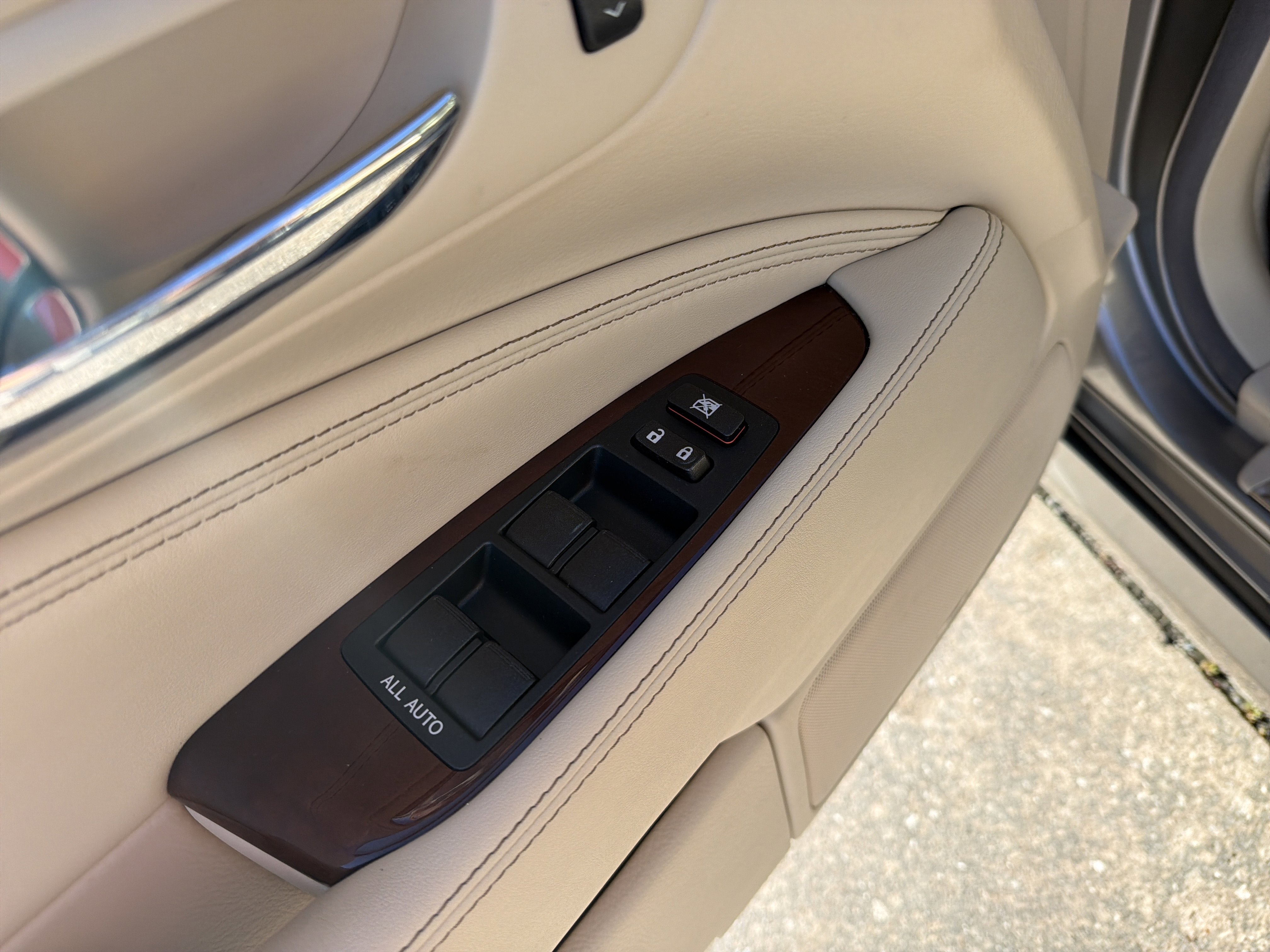 Used 2017 Lexus LS 460 RWD image 9