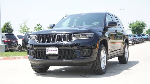 New 2026 Jeep Grand Cherokee Laredo RWD image 3