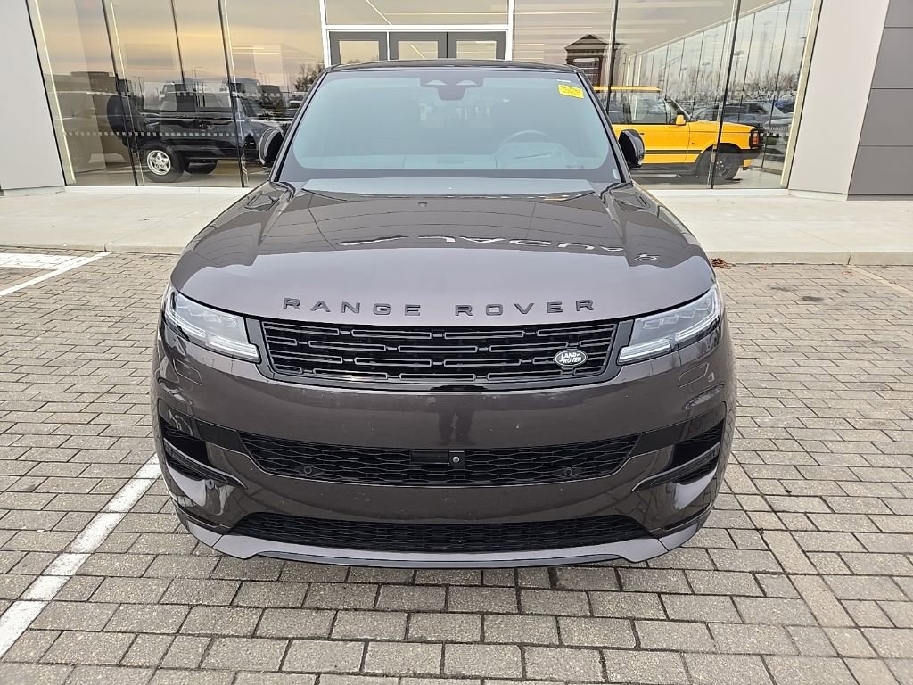 Used 2024 Land Rover Range Rover Sport Dynamic SE image 2