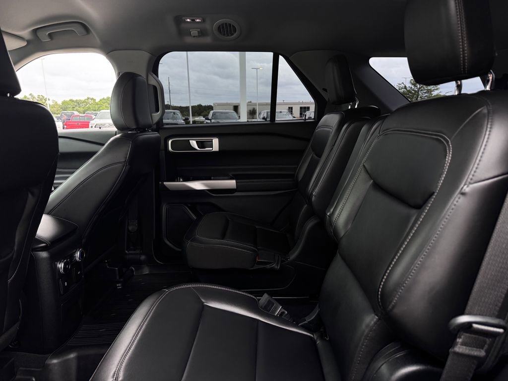Used 2022 Ford Explorer XLT w/ Equipment Group 202A image 29