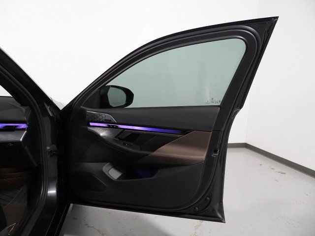 Used 2025 BMW i5 eDrive40i w/ M Sport Package image 68