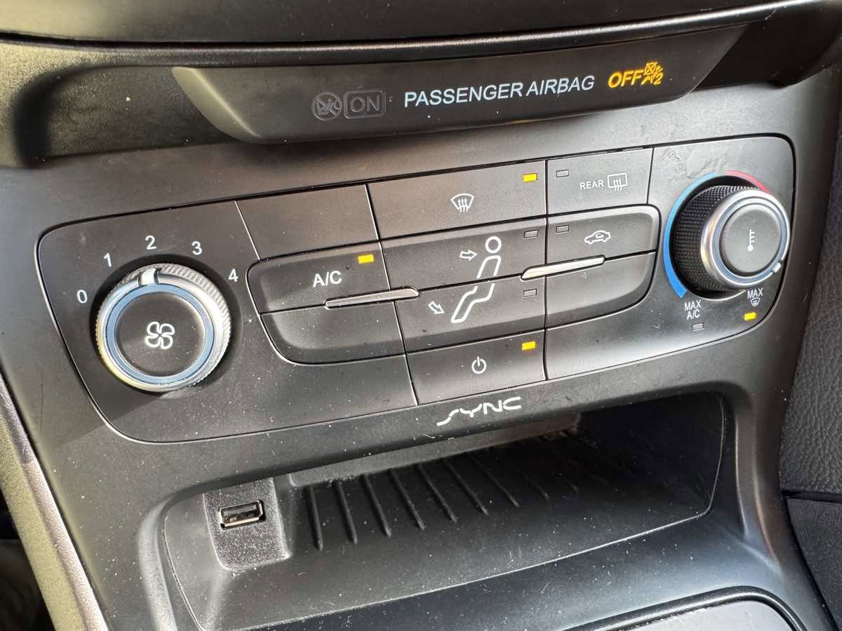 Used 2017 Ford Focus SE image 29