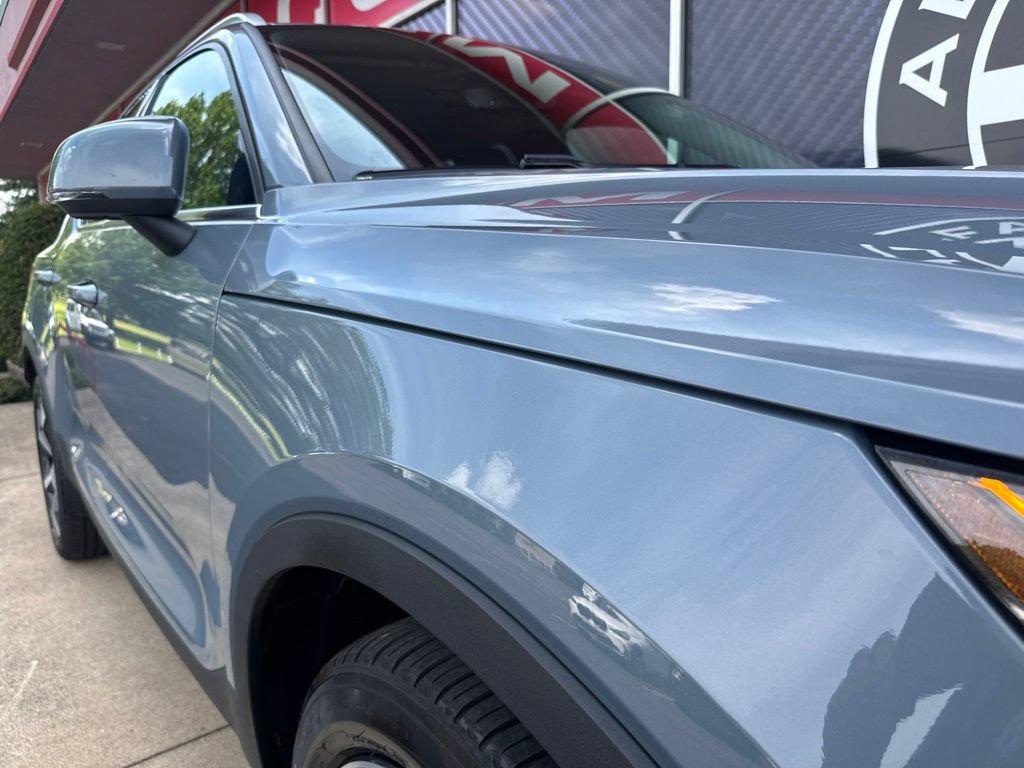 Used 2023 Volvo XC40 B5 Plus AWD/4WD image 2