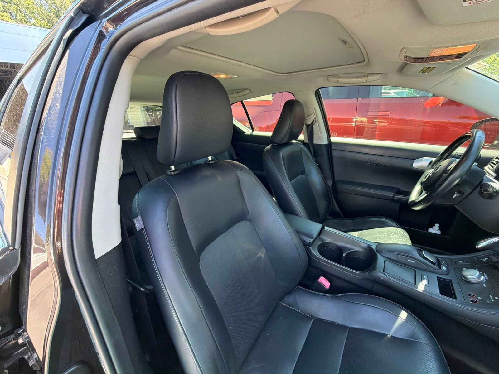 Used 2011 Lexus CT 200h Premium w/ Leather Pkg FWD image 6