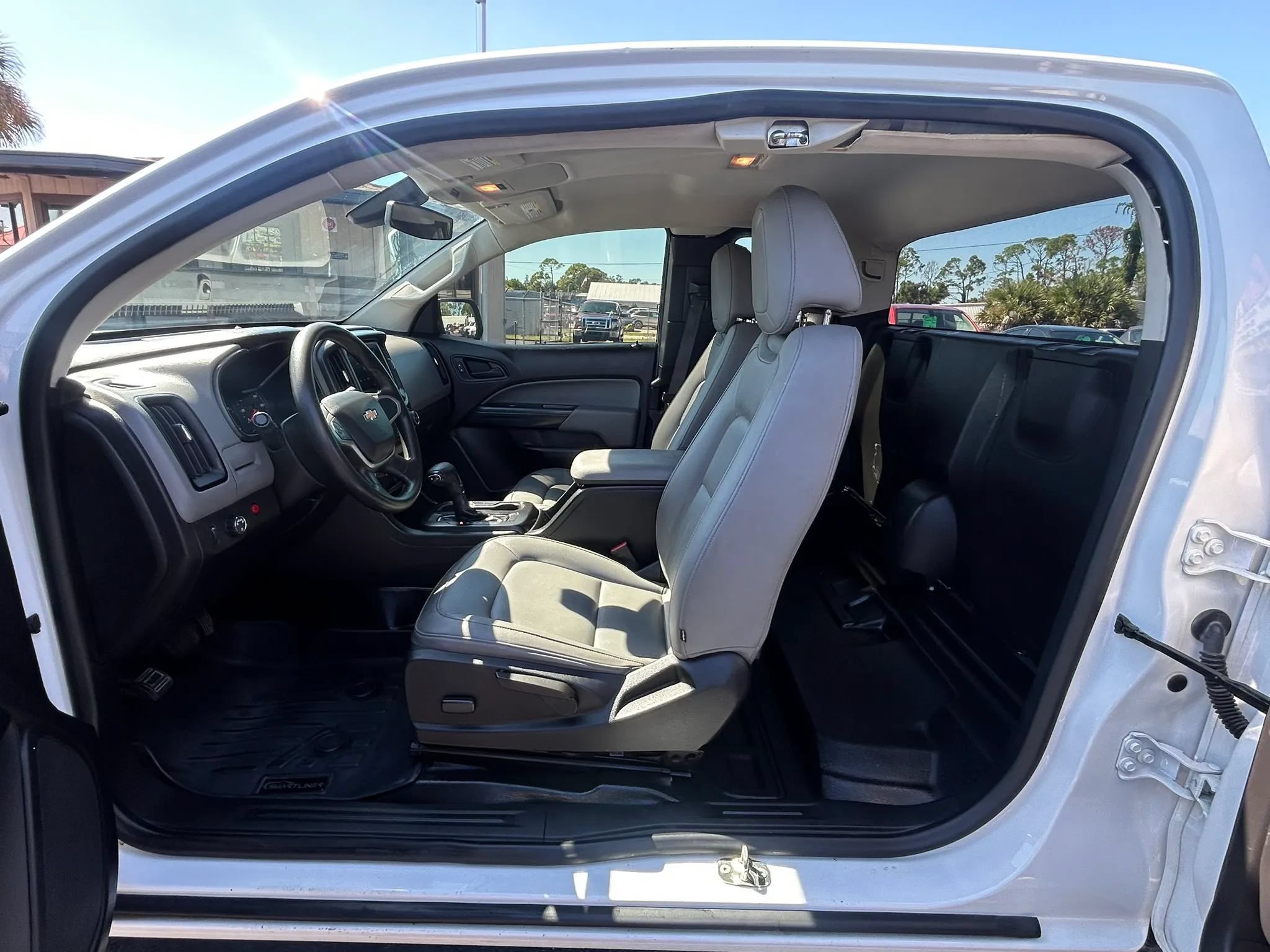 Used 2021 Chevrolet Colorado W/T w/ WT Convenience Package RWD image 17