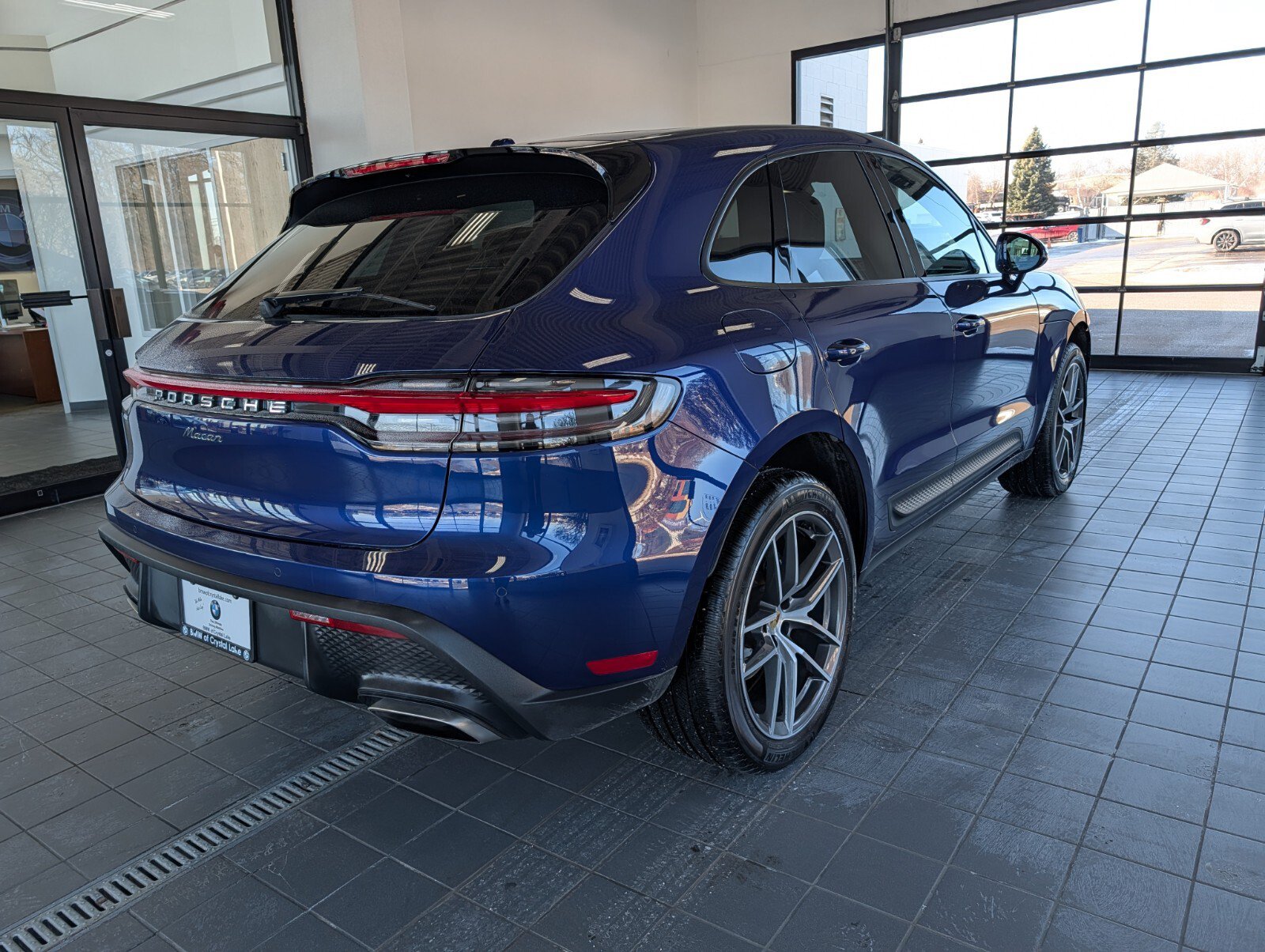 Used 2023 Porsche Macan Turbo AWD/4WD image 2
