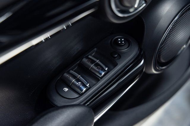 Used 2021 MINI Cooper 4-Door Hardtop image 12