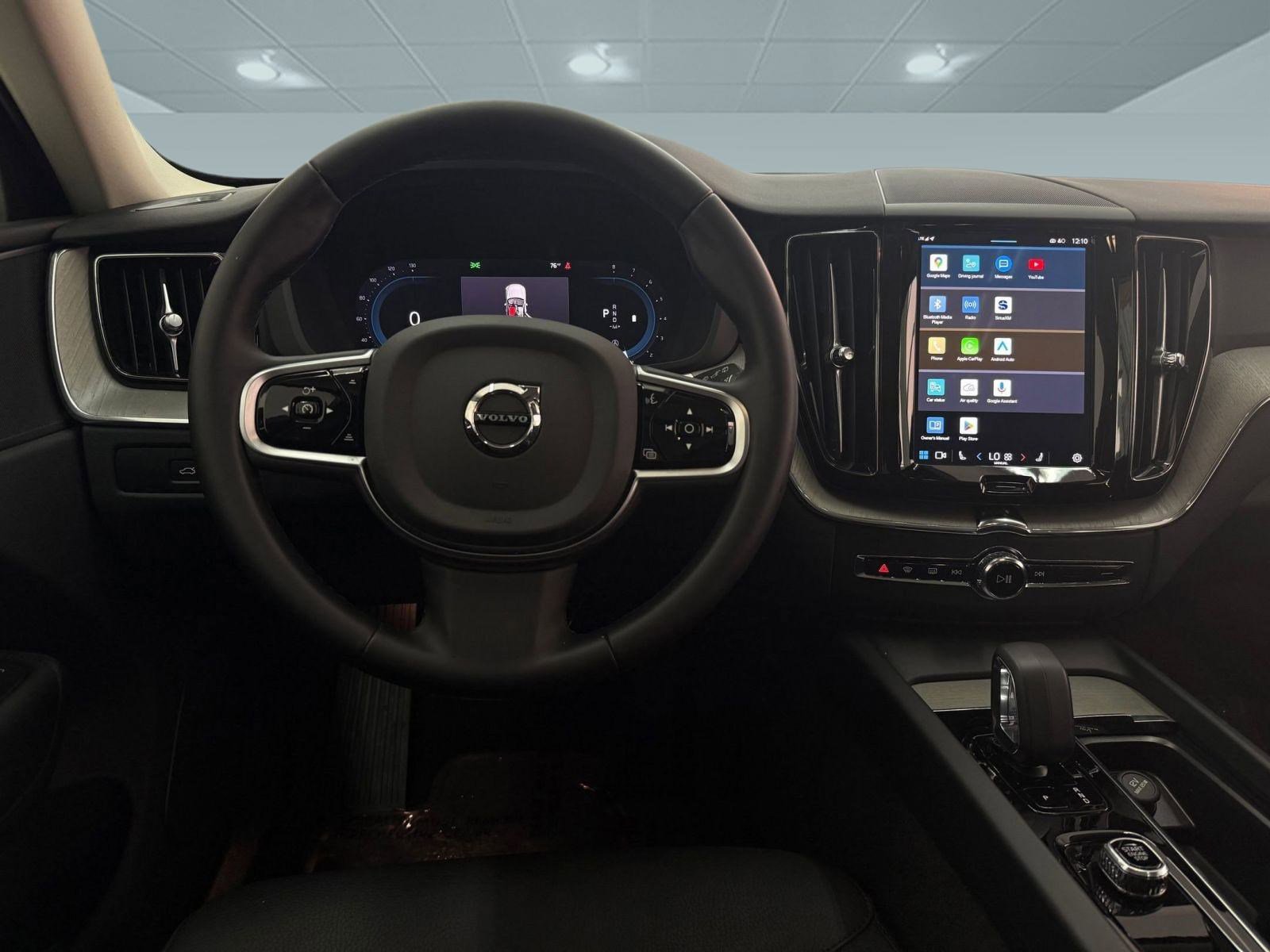 Used 2025 Volvo XC60 B5 Plus image 24