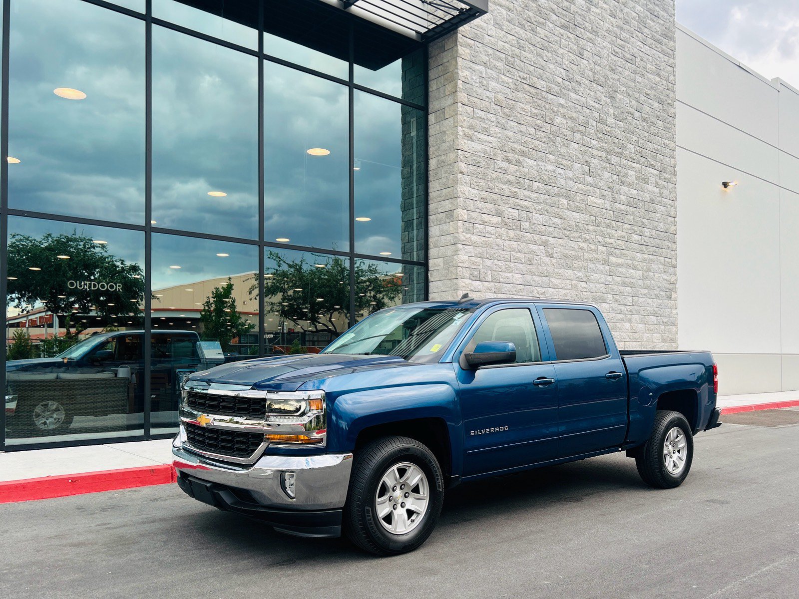 Used 2018 Chevrolet Silverado 1500 LT w/ All Star Edition RWD image 1