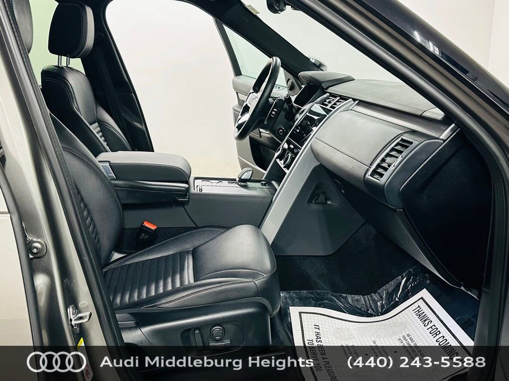 Used 2023 Land Rover Discovery S R-Dynamic image 7