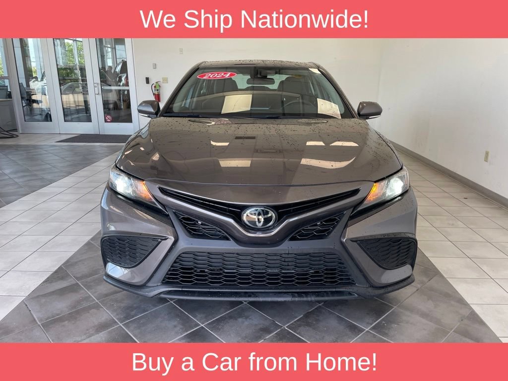 Used 2024 Toyota Camry SE FWD image 3