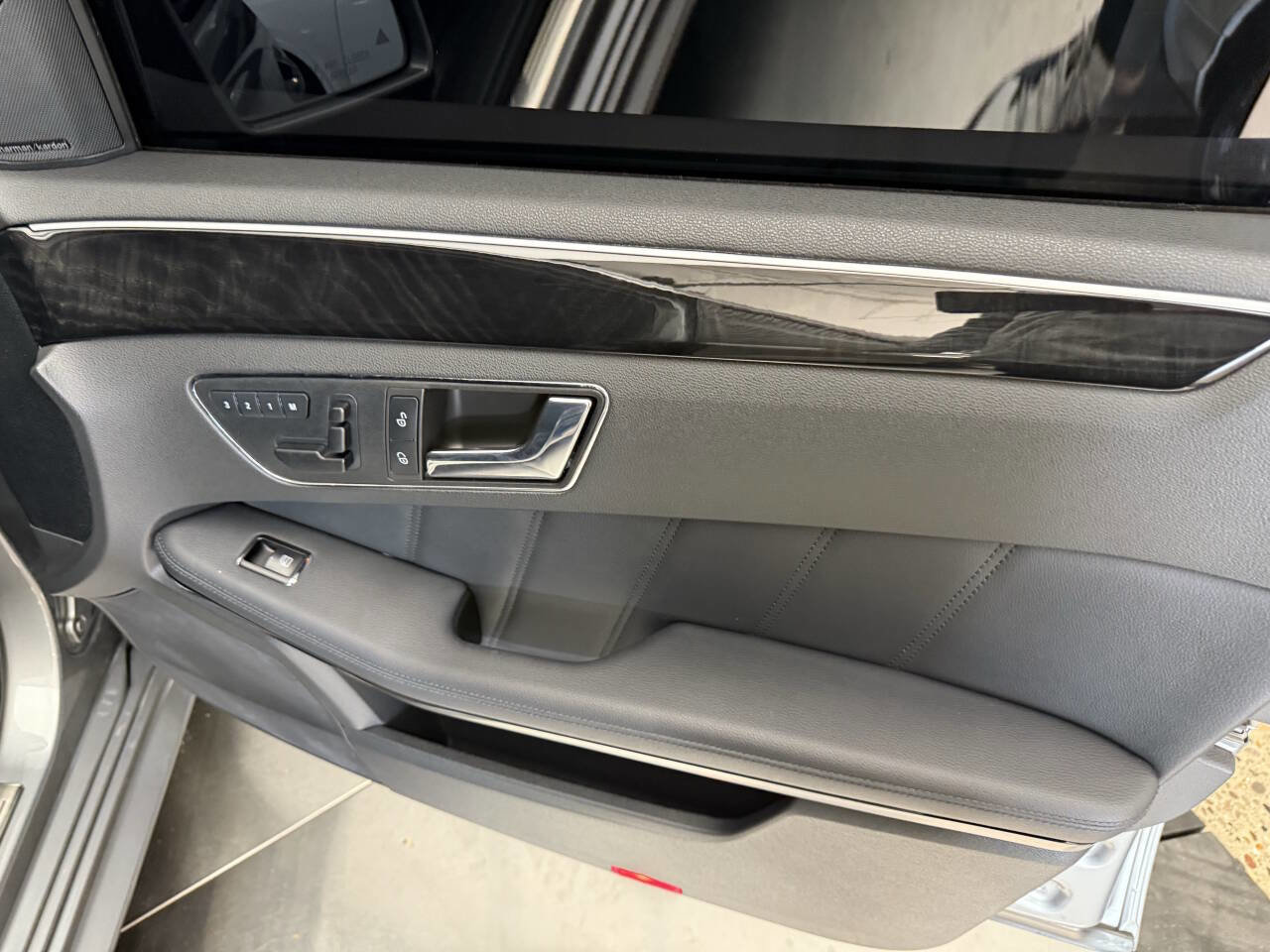 Used 2010 Mercedes-Benz E 350 4MATIC Sedan image 24