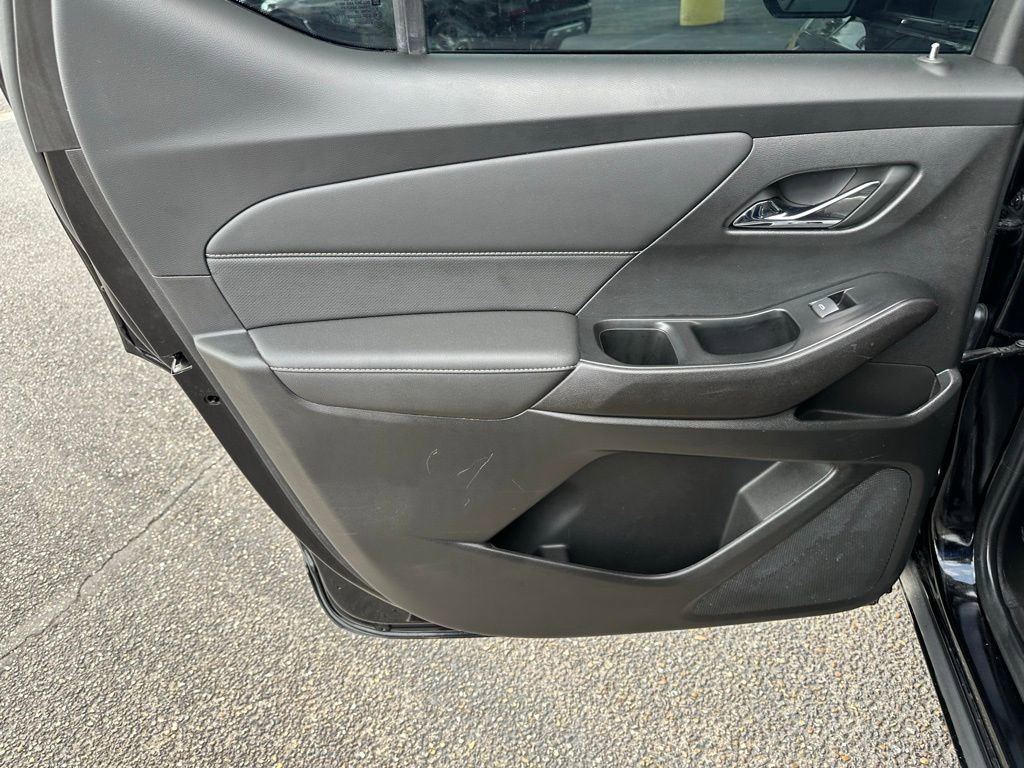 Used 2023 Chevrolet Traverse Premier w/ Redline Edition image 16