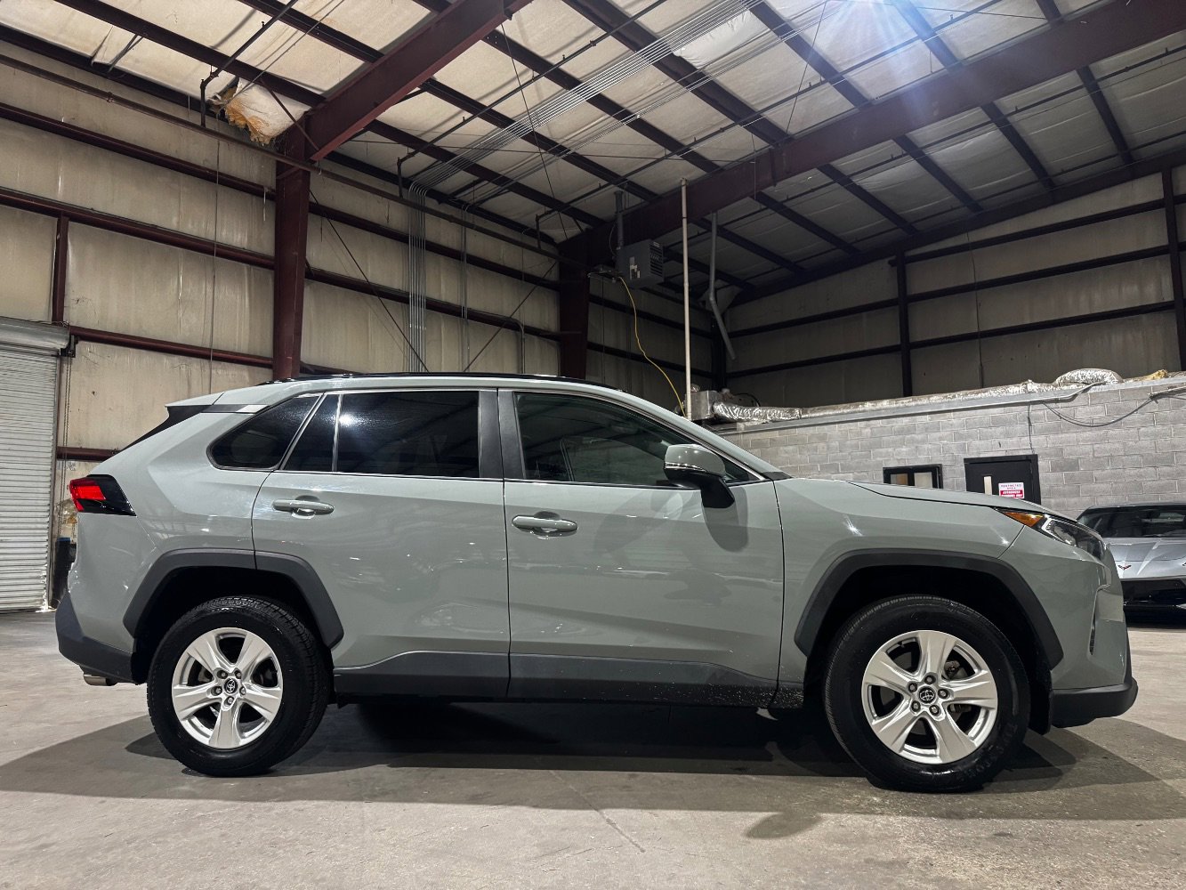 Used 2021 Toyota RAV4 XLE image 4