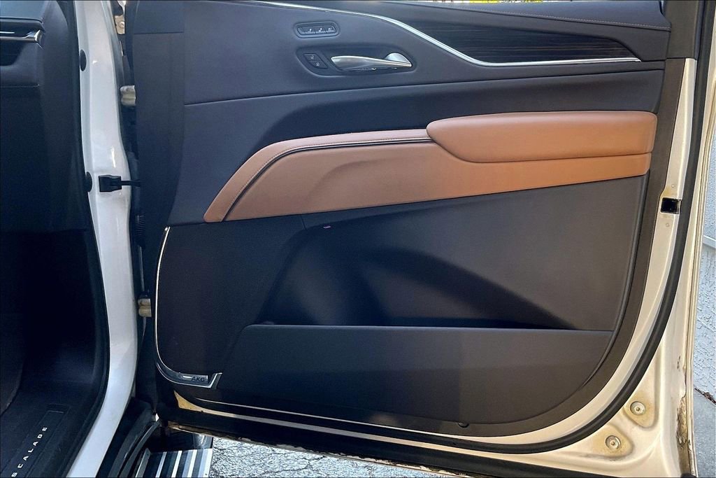 Used 2022 Cadillac Escalade Premium Luxury w/ Touring Package image 23