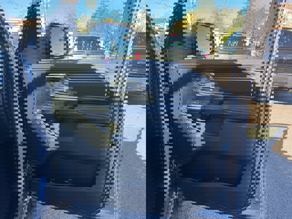 New 2026 RAM 1500 4x4 Crew Cab image 10