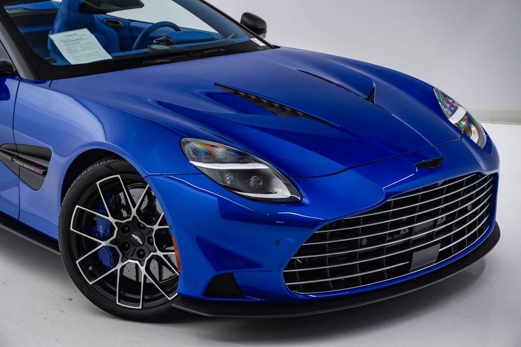 Used 2026 Aston Martin Vanquish Convertible RWD image 4