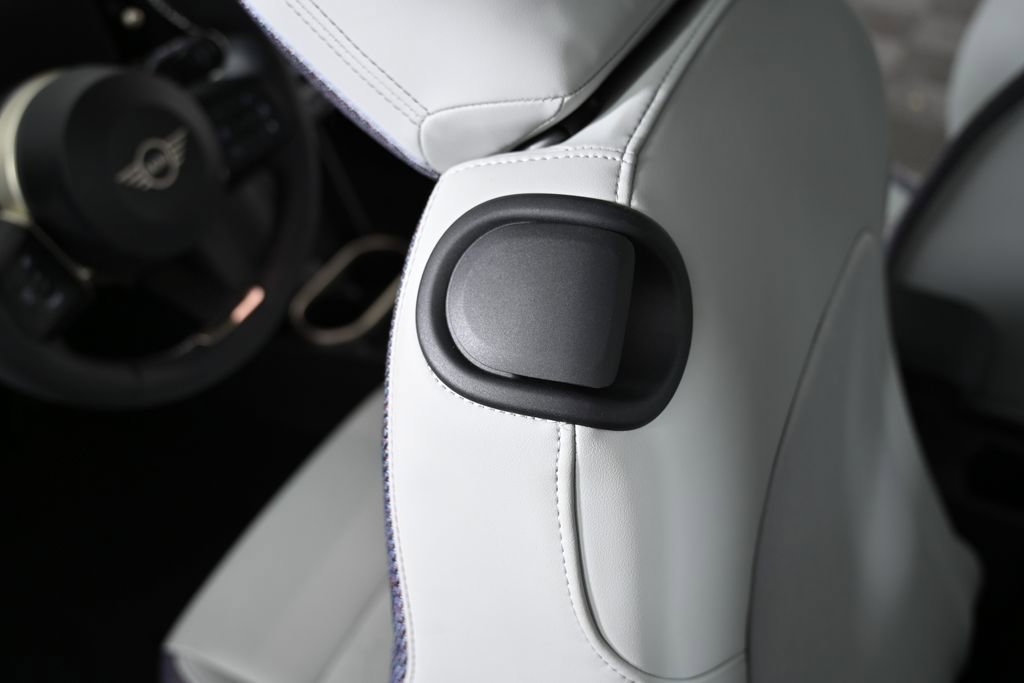 Used 2025 MINI Cooper S image 31