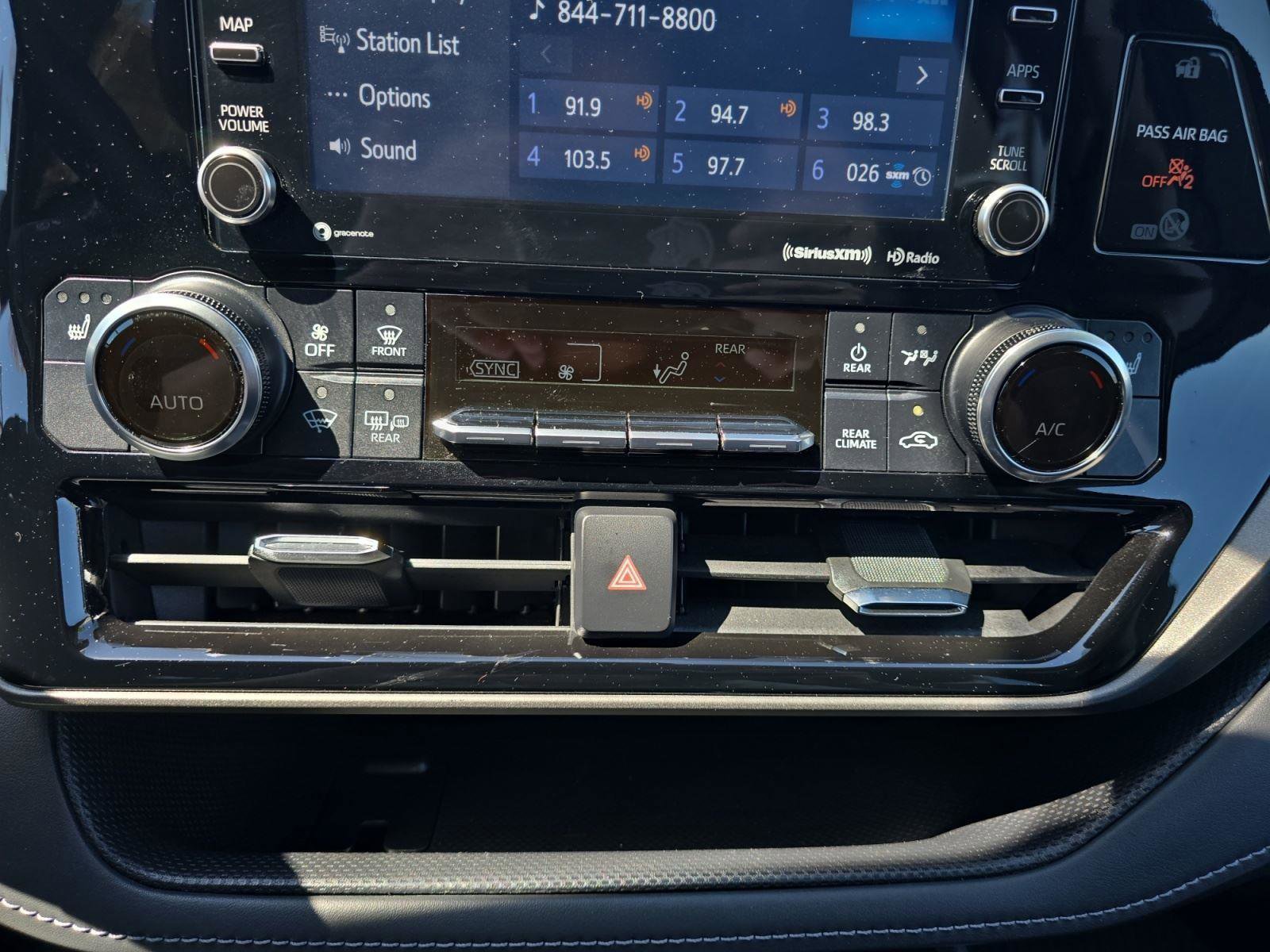 Used 2022 Toyota Highlander XLE image 20