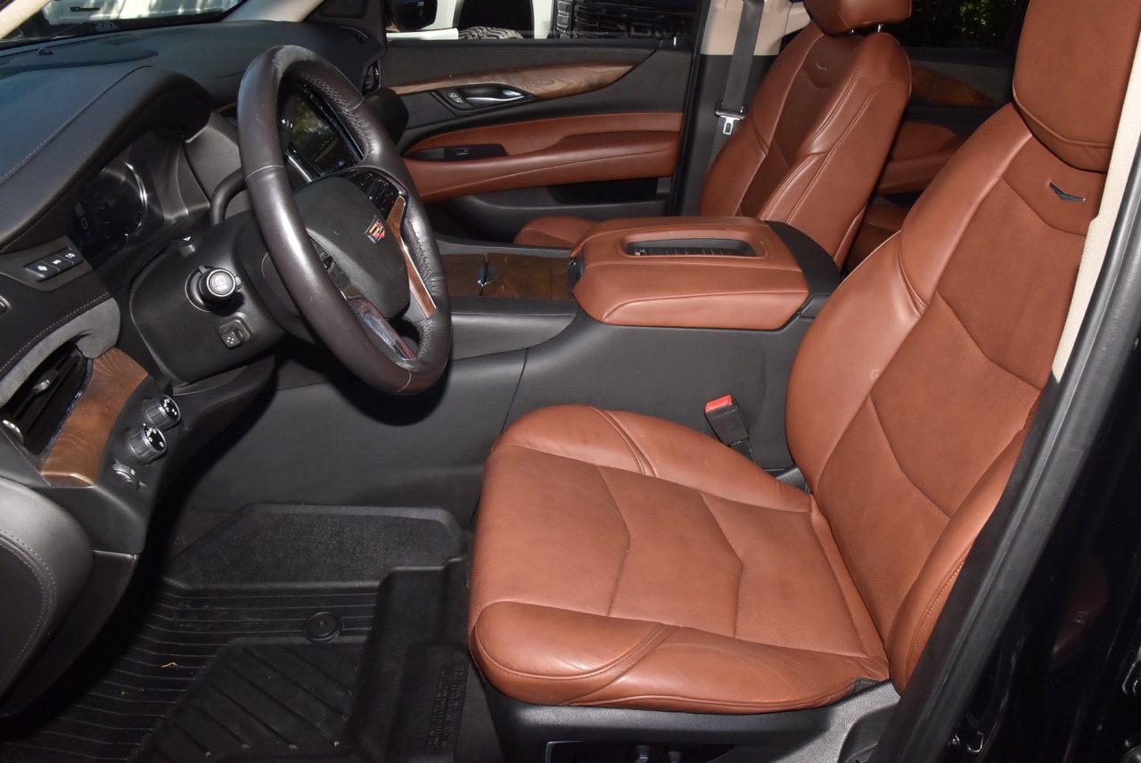 Used 2019 Cadillac Escalade Premium Luxury w/ Escalade Sport Edition AWD/4WD image 13