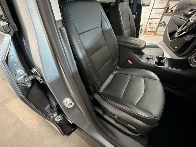 Used 2023 GMC Terrain SLT w/ Infotainment Package II FWD image 31