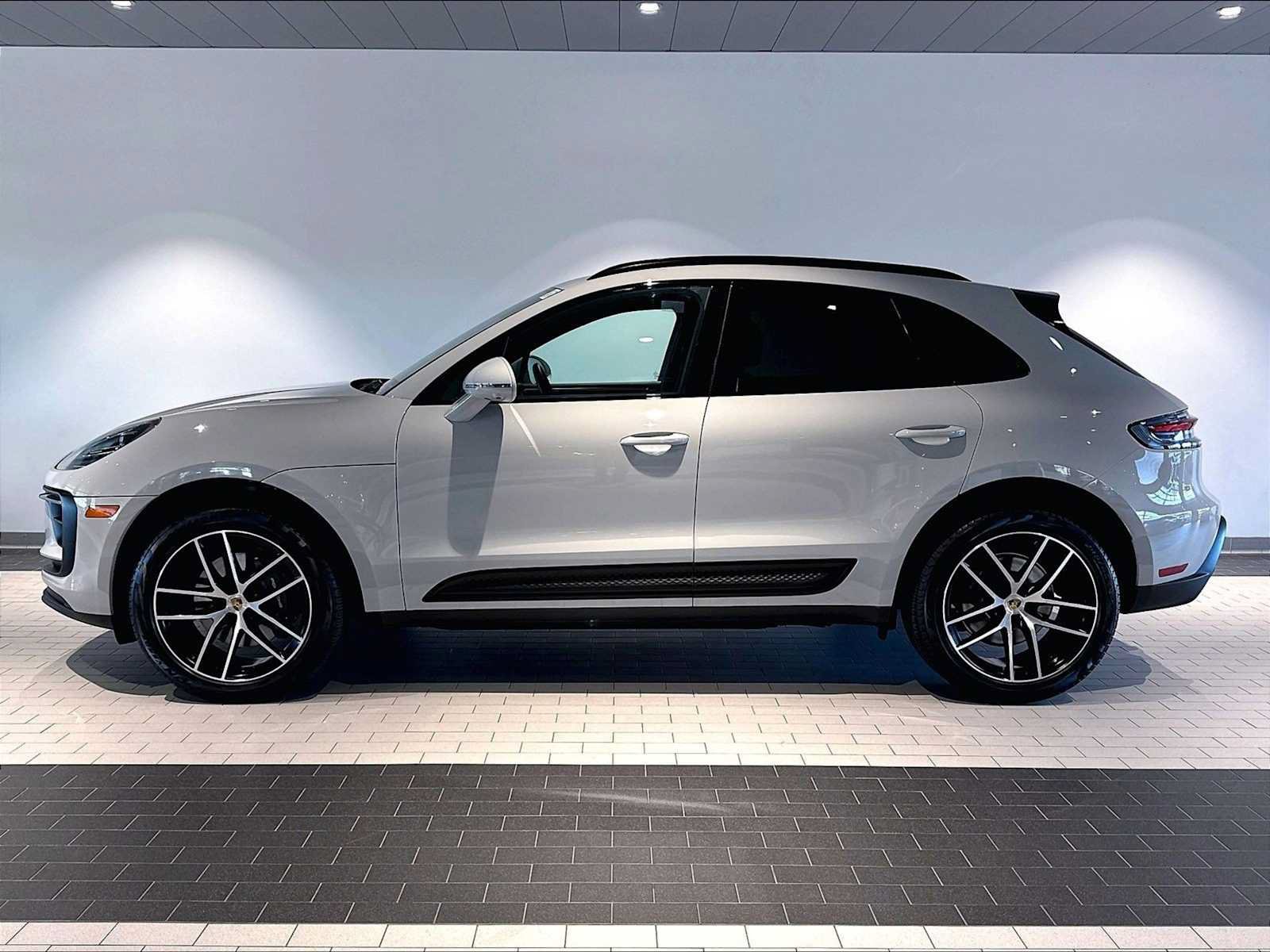 Used 2026 Porsche Macan AWD/4WD image 2