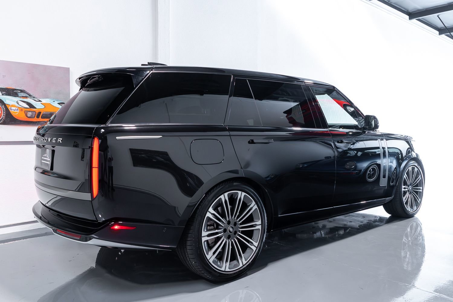 Used 2024 Land Rover Range Rover Long Wheelbase SE image 6