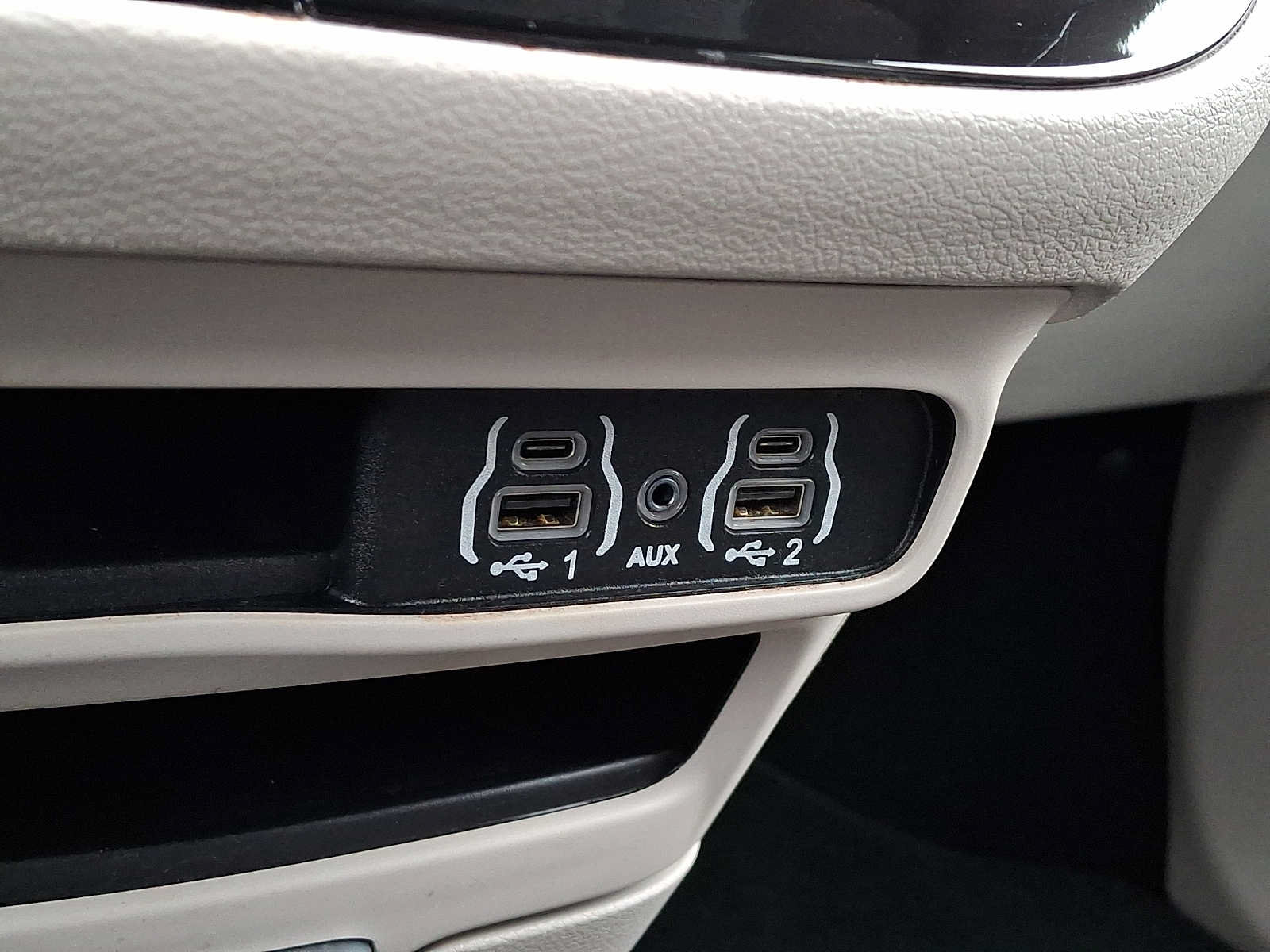 Certified 2023 Chrysler Pacifica Touring-L FWD image 26