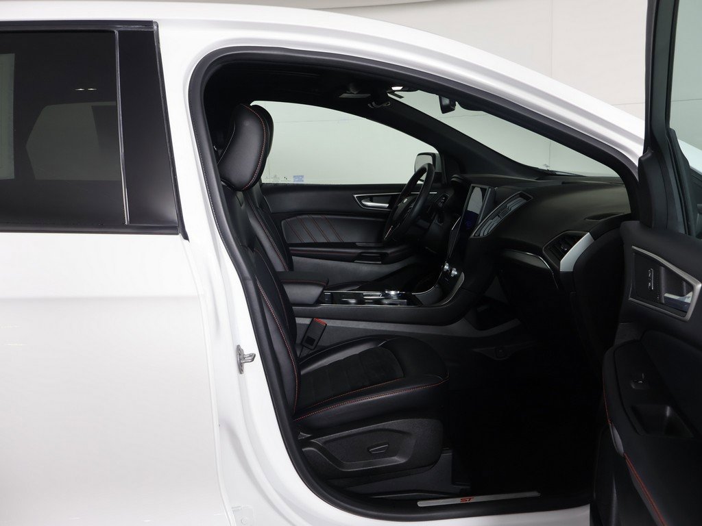 Used 2022 Ford Edge ST-Line w/ Class II Trailer Tow Package image 29