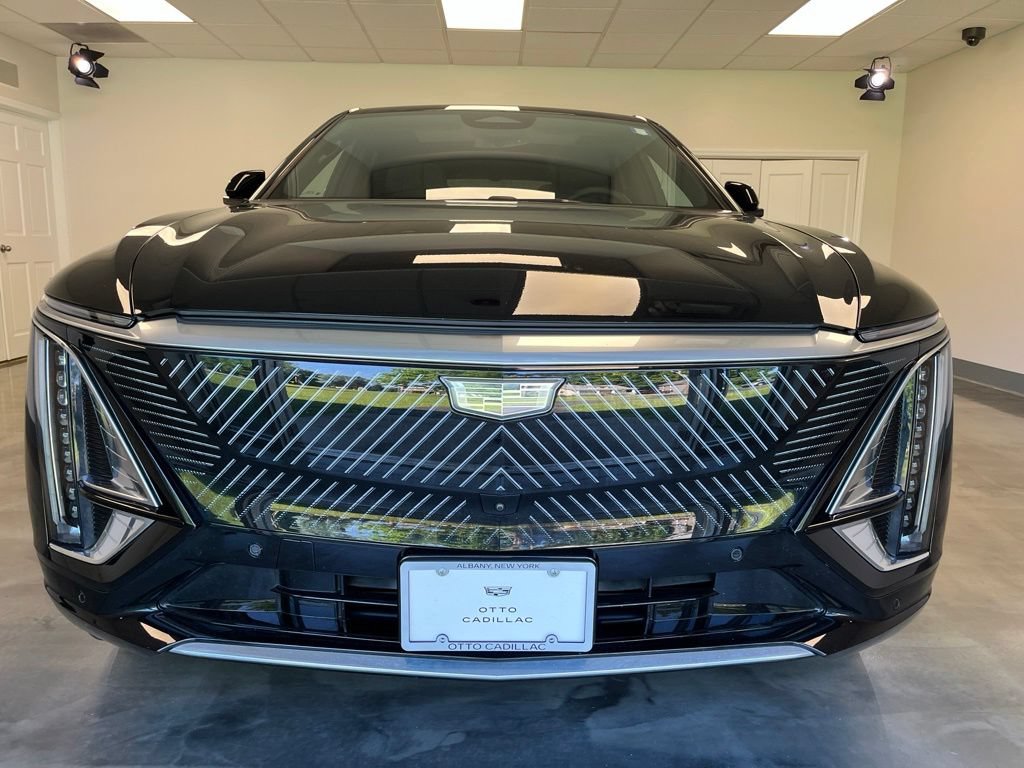 Used 2024 Cadillac Lyriq Luxury w/ LPO, Floor Liner Package AWD/4WD image 5