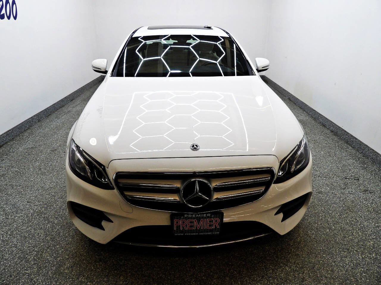 Used 2019 Mercedes-Benz E 300 4MATIC image 2