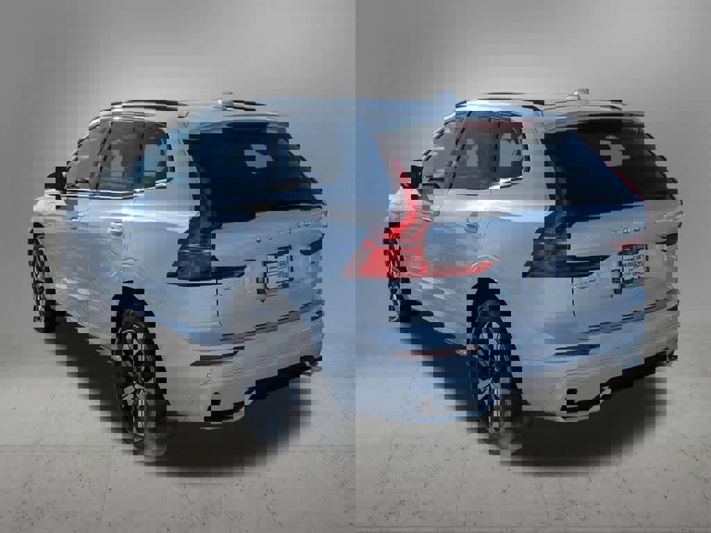 Certified 2025 Volvo XC60 T8 Core w/ Protection Package Premier image 4