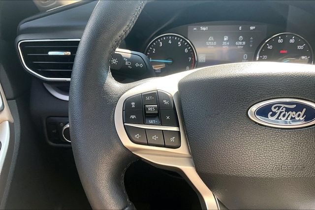 Used 2023 Ford Explorer XLT w/ Equipment Group 202A AWD/4WD image 17