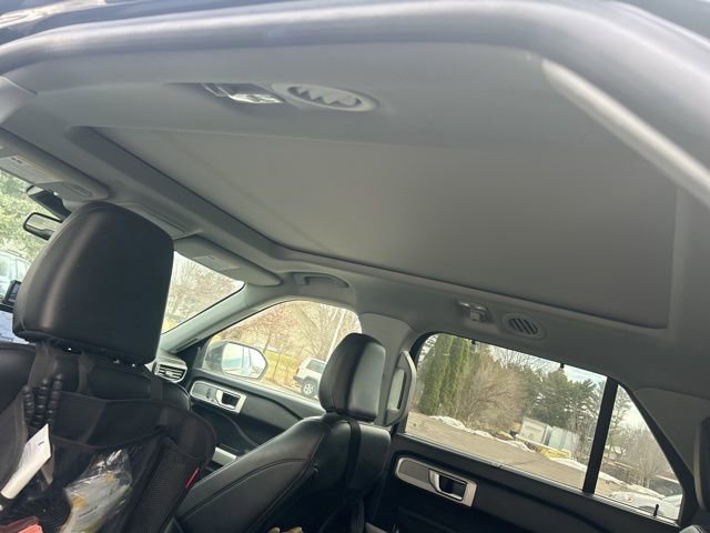 Used 2022 Ford Explorer Limited w/ Equipment Group 301A image 8