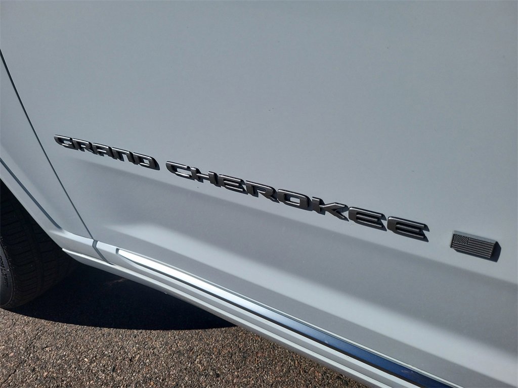 New 2025 Jeep Grand Cherokee Summit image 8