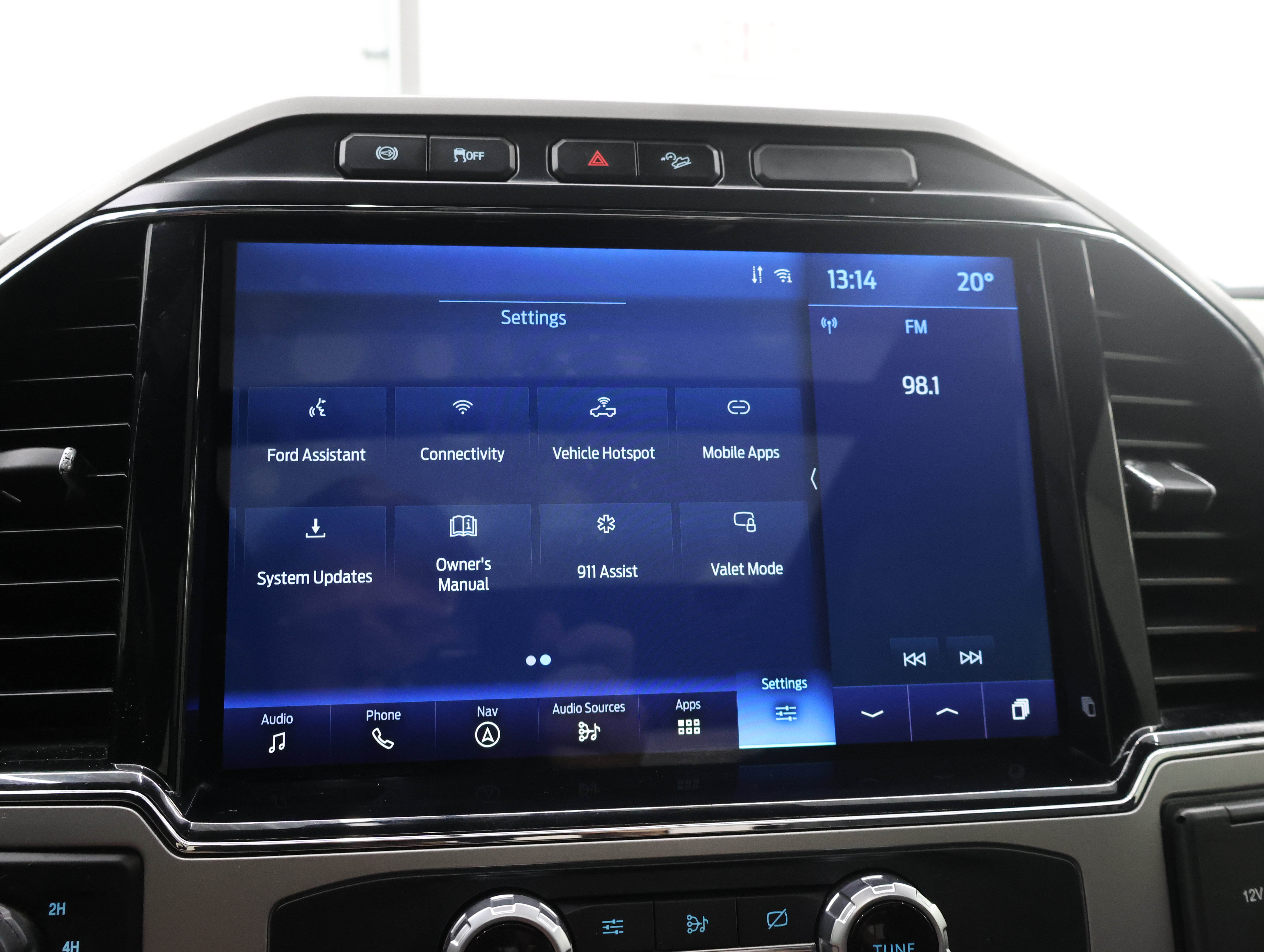 Used 2022 Ford F250 Lariat w/ Black Appearance Package AWD/4WD image 57