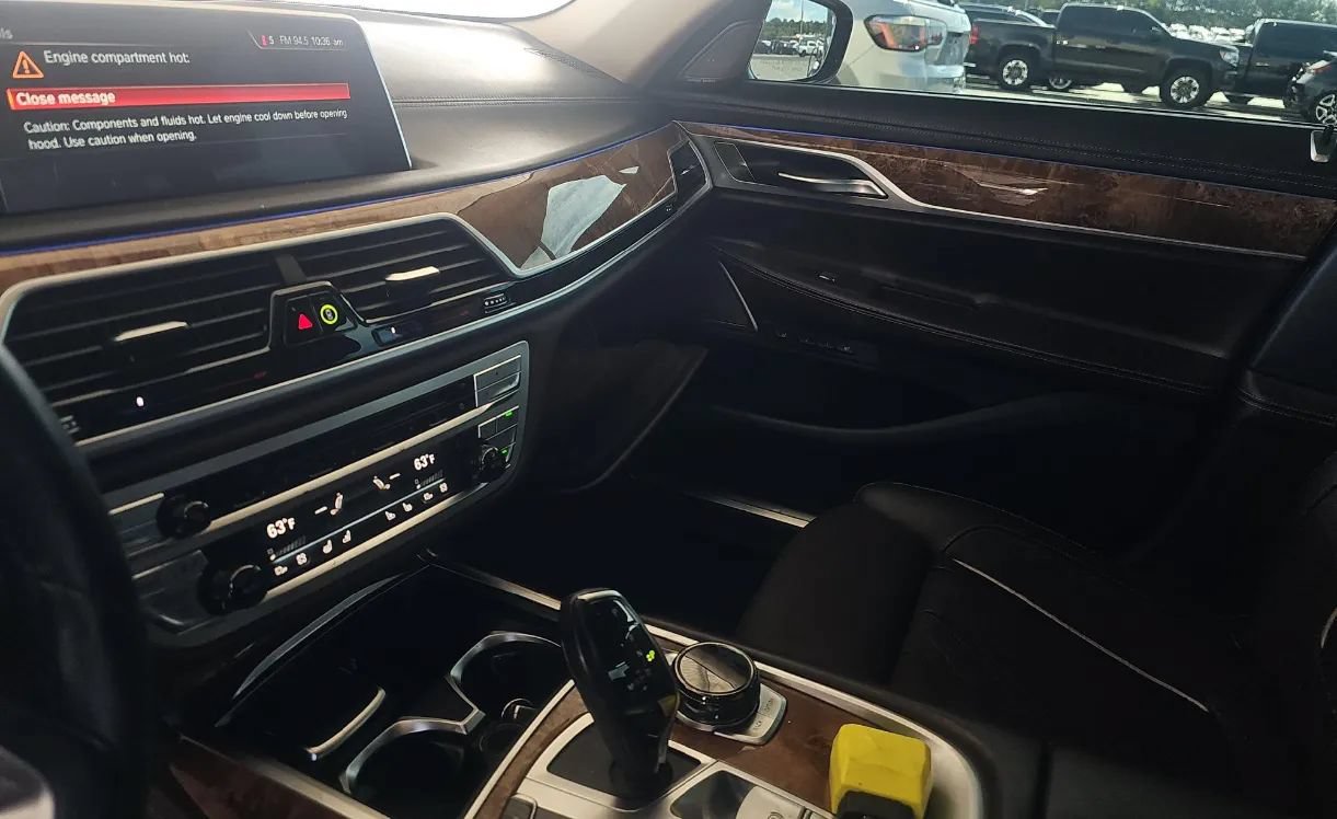 Used 2019 BMW 750i xDrive w/ Luxury Rear Seating Package AWD/4WD image 12