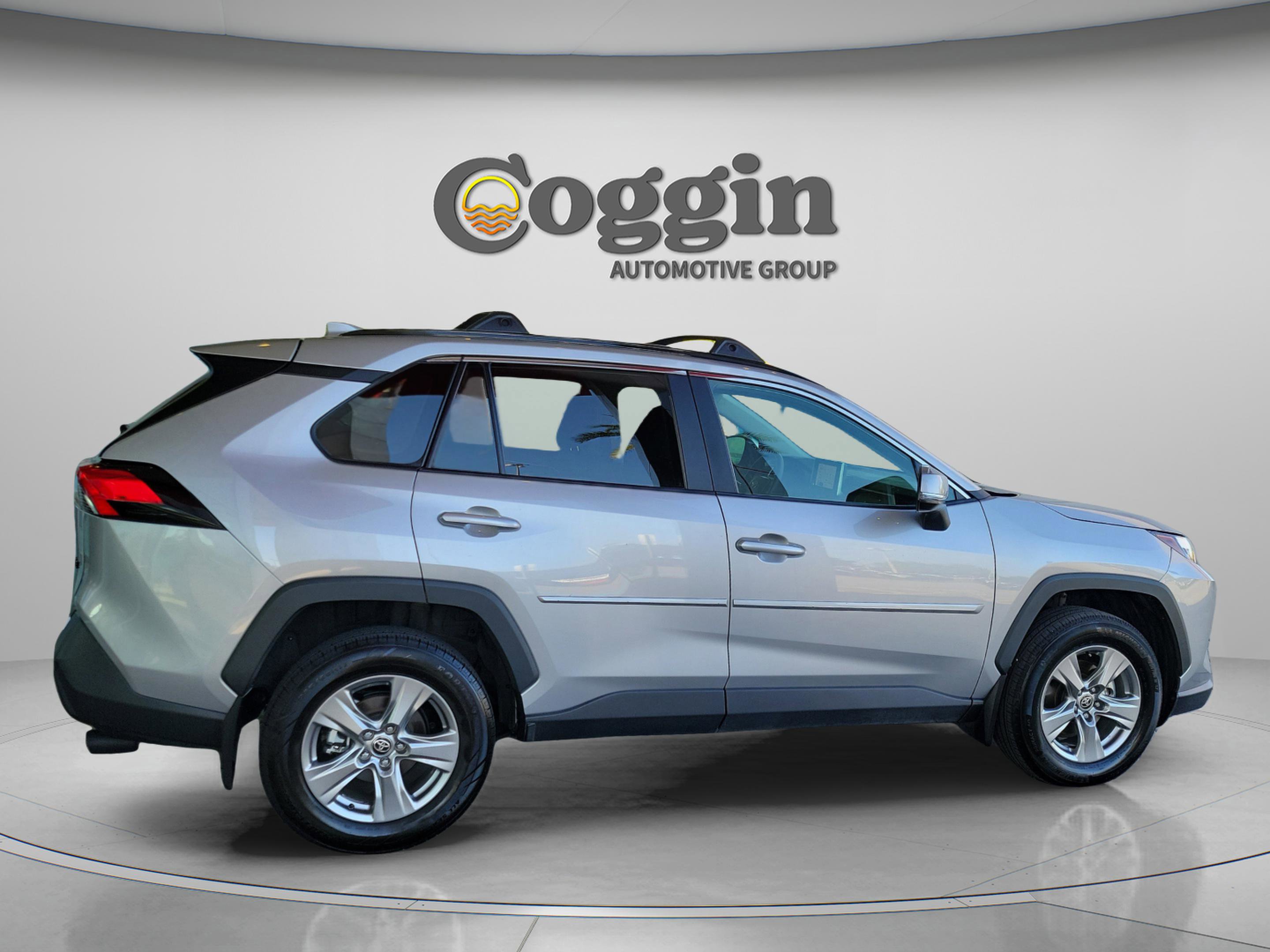 Used 2024 Toyota RAV4 XLE w/ Convenience Package image 4