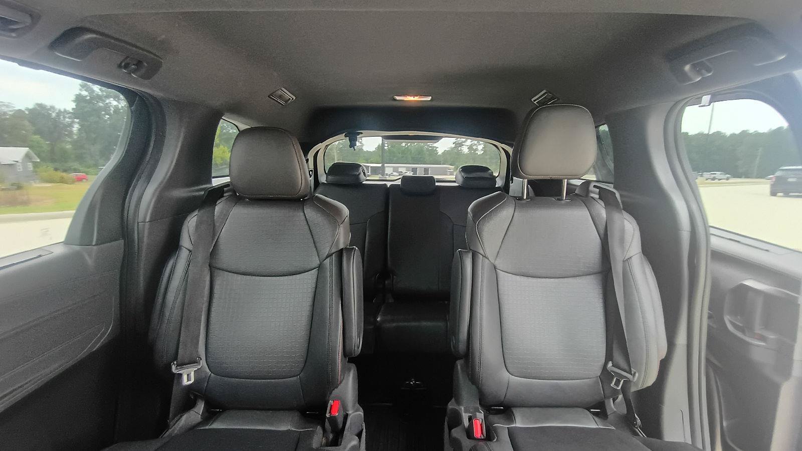 Used 2023 Toyota Sienna XSE FWD image 14