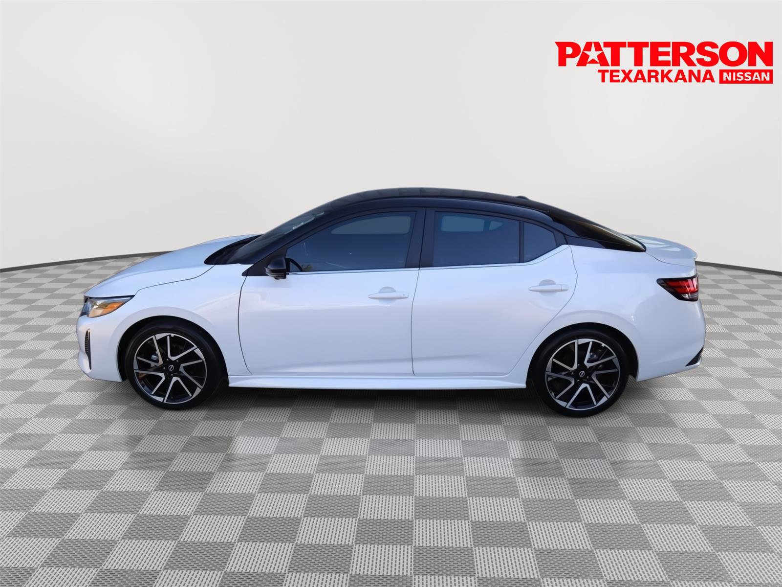 Used 2025 Nissan Sentra SR w/ SR Premium Package image 1