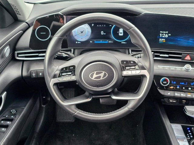 Used 2025 Hyundai Elantra SEL FWD image 17