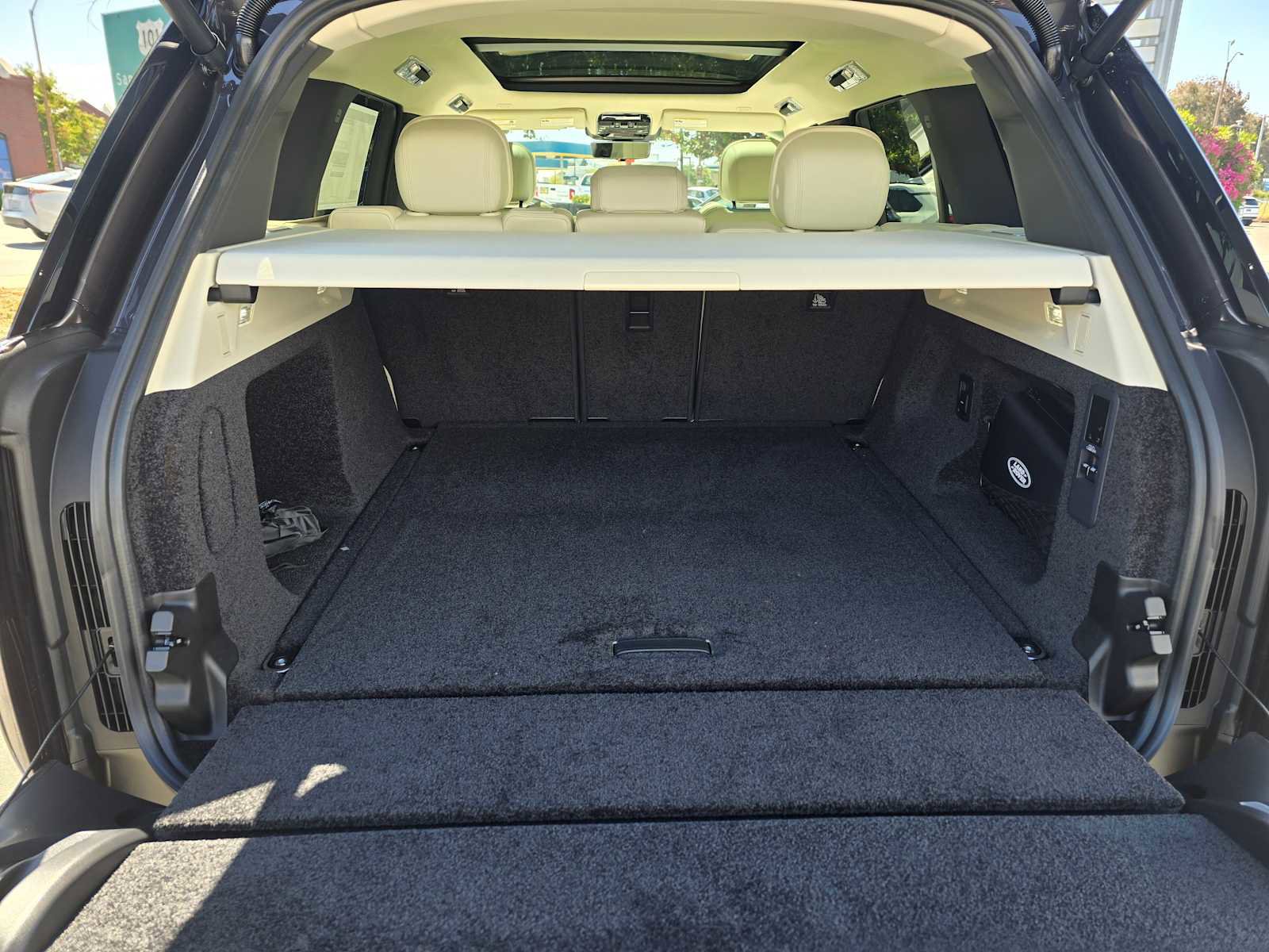 New 2025 Land Rover Range Rover SE image 16