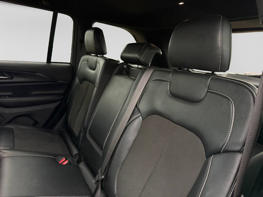 Used 2023 Jeep Grand Cherokee Altitude AWD/4WD image 37