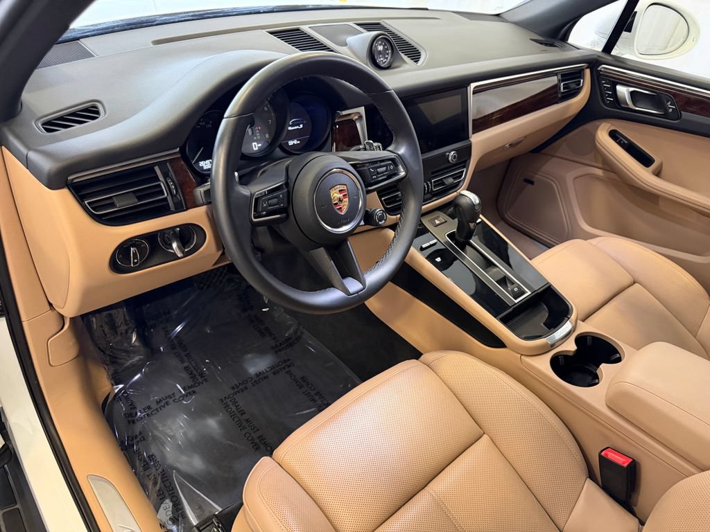 Certified 2023 Porsche Macan S AWD/4WD image 4