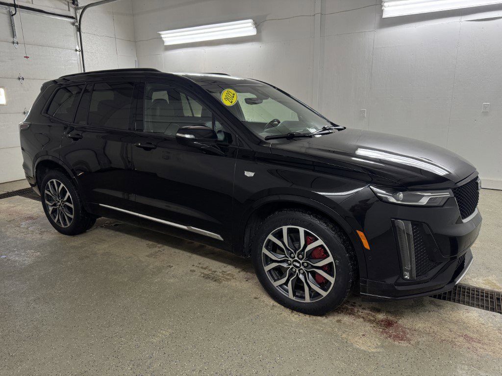 Used 2022 Cadillac XT6 Sport w/ Technology Package image 1