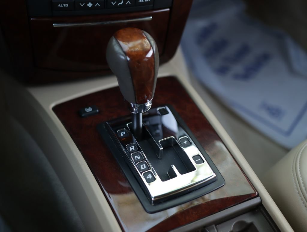 Used 2006 Cadillac SRX w/ Seating Package AWD/4WD image 16